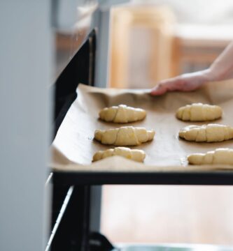 non-stick baking trays